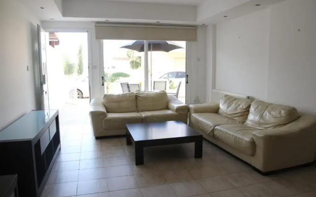 Lovely 2 bedroom ground floor apartment