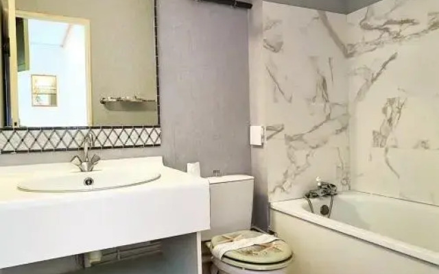 Apartment Rives De La Faviere