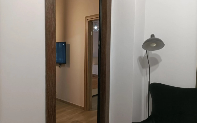 Modern Comfy Apartment near Metro