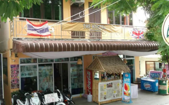 The Zoo Bar Hostel