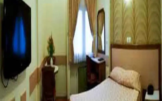 Aryo Barzan Hotel