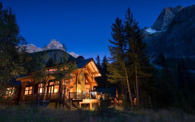 Cathedral Mountain Lodge In Lake Louise Canada From 140 Photos