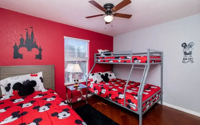 Mickey Mouse Cluff House