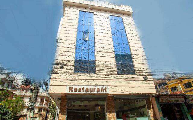 Отель OYO 219 Hotel Royal Kusum Непал, Катманду - отзывы, цены и фото номеров - забронировать отель OYO 219 Hotel Royal Kusum онлайн вид на фасад