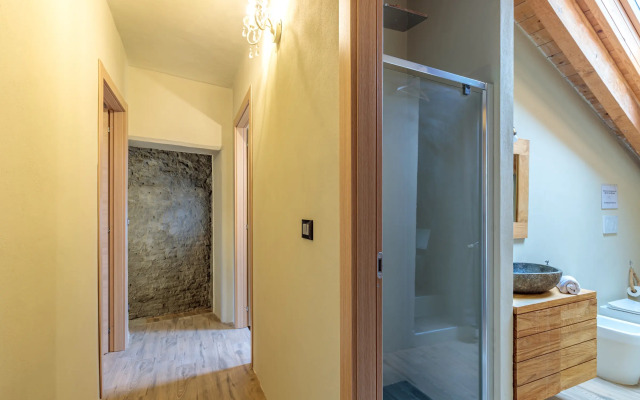 Cascina Liebe with sauna among vineyards