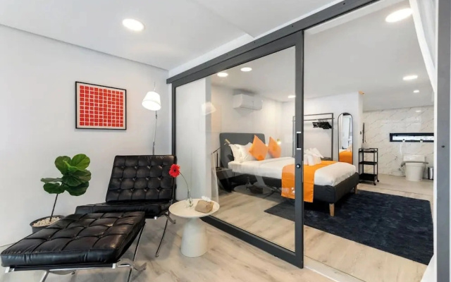 Elegant Pool Access Townhouse Near Beach