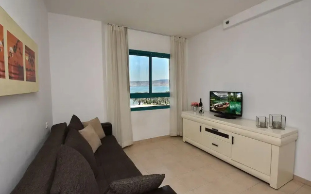 Family Vacation by Kinneret All Comforts