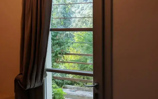 Room-double Room With Services