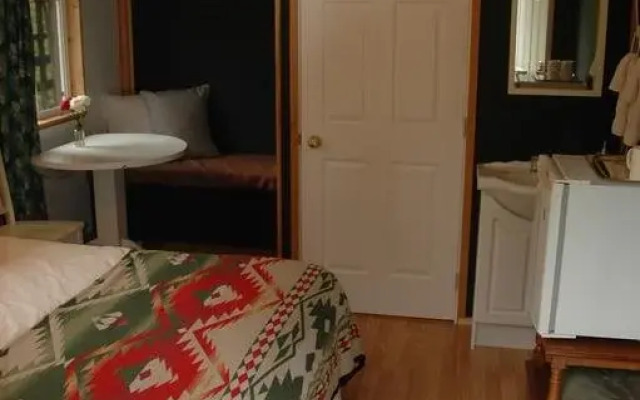 The Rusty Antler Guest Cabin