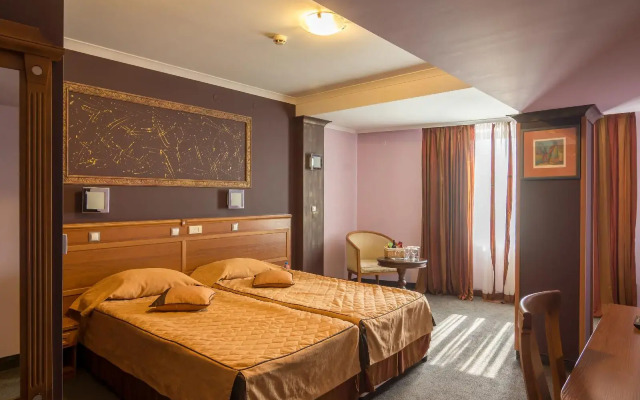 Diplomat Plaza Hotel & Resort