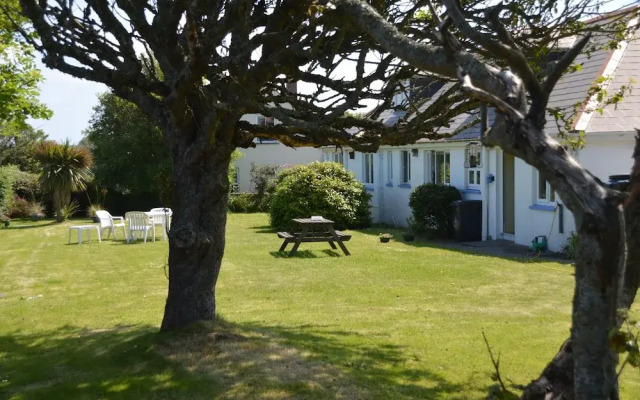 House - Sleeps 8, Close to Beach & Free Parking