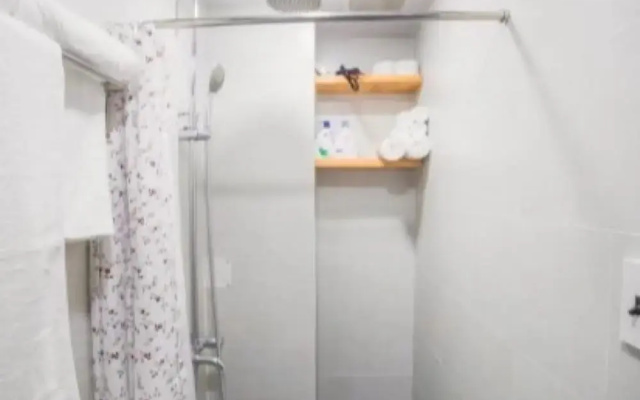 Red Roses Hostel Bui Vien