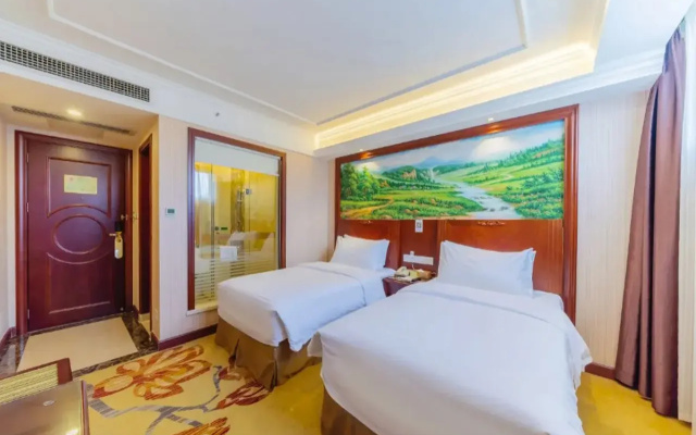 Vienna Hotel (Huizhou Zhonghai Waterfront City Branch
