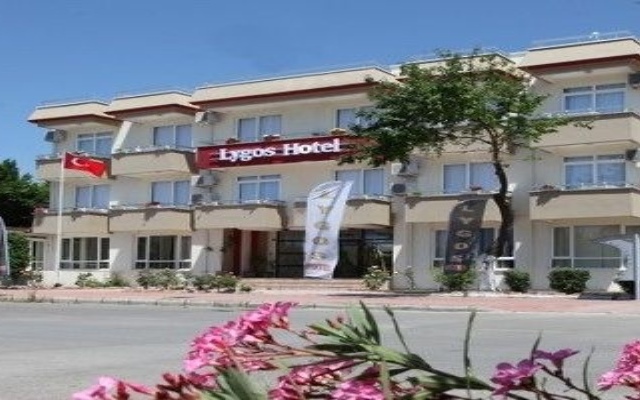 Lygos Hotel вид на фасад