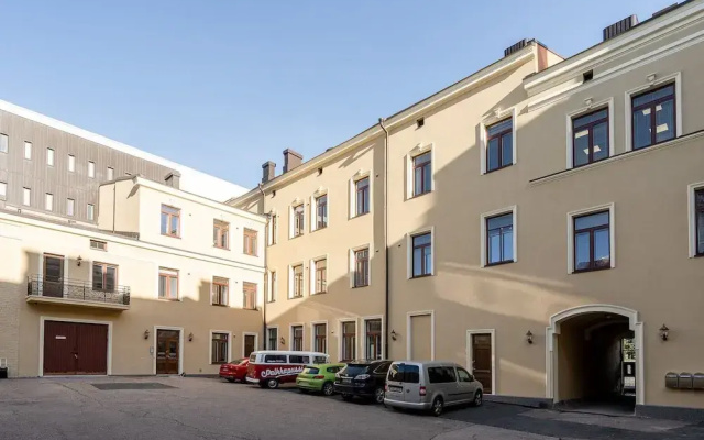 Main Square Renovated Apt, Sauna and Parking