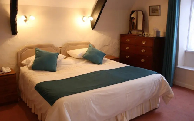 Half Moon Inn