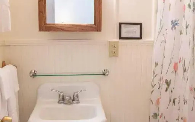 The Chimney Rock Inn & Cottages