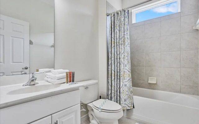 7 Bedrooms - 5 Bathrooms - Solterra 4035 Ol
