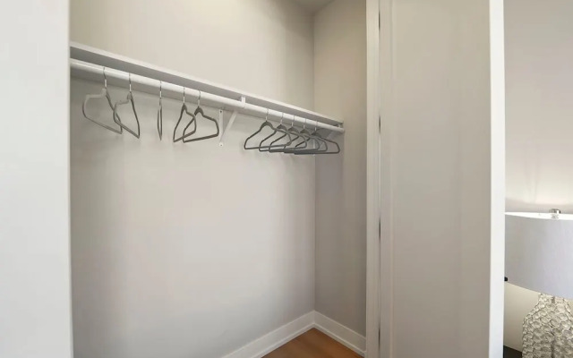 Modern 2BR 2BA Condo in Chicago