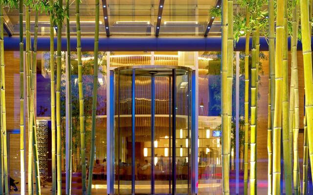 Отель Novotel Citygate Hong Kong вид на фасад