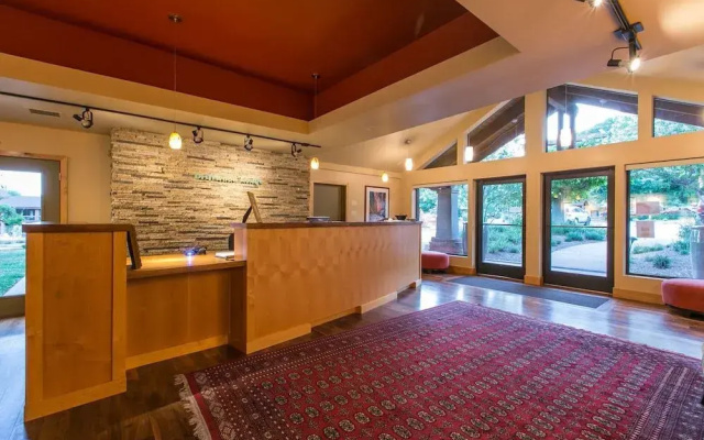 Driftwood Lodge