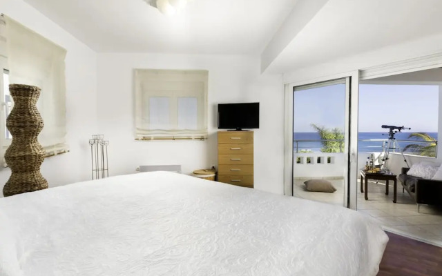 Villa on Island With Private Pool, Garde, Terrace, Parking