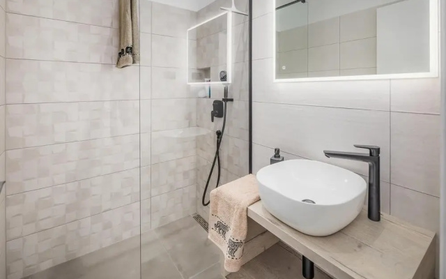 Beautiful Home in Rebici with Hot Tub, Sauna & 4 Bedrooms