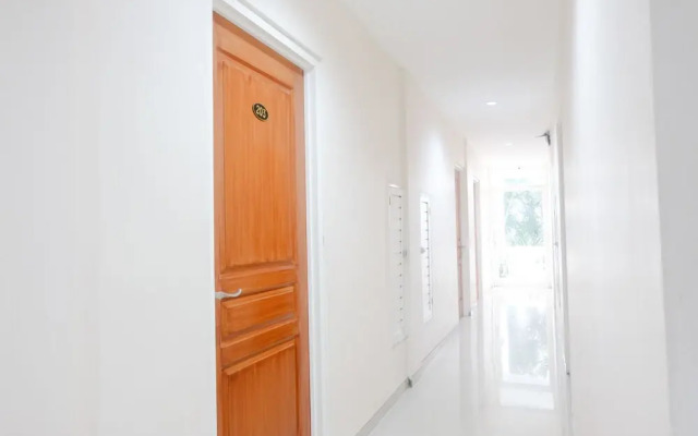 Hasanah Guest House Syariah De Saphire by OYO Rooms