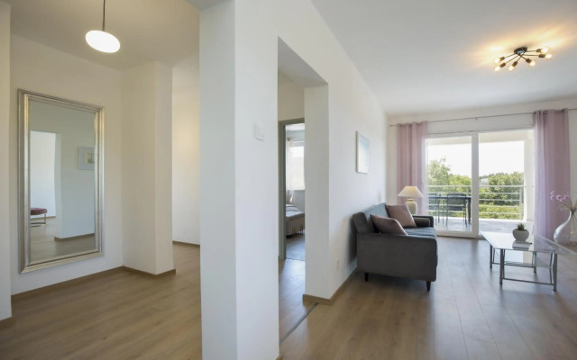 Apartment Mirna with Swimming Pool