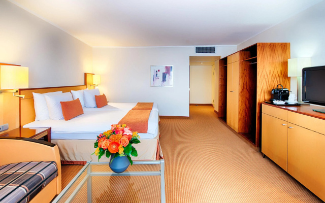 Отель The Q - Quadro City Hotel