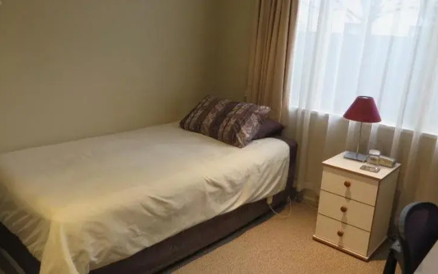 Airport Stableford Bed  Breakfast