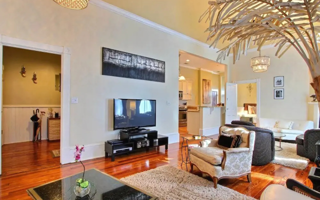 Champagne Suite