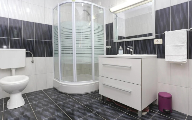 Nice Home in Podstrana With Wifi and 1 Bedrooms
