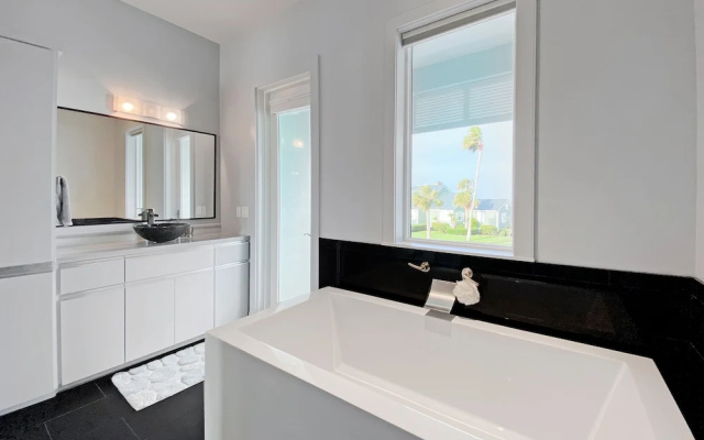 1893bays 5 Bedroom Home