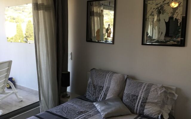 Отель Suites in Cannes Center Sea View комната для гостей