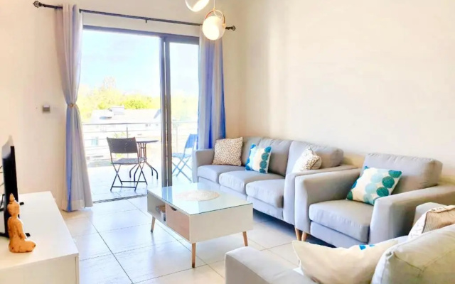 Luxury Westwood Apartment+pool