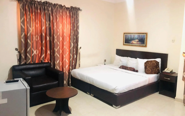 Mayors & Diplomat Suites Opebi