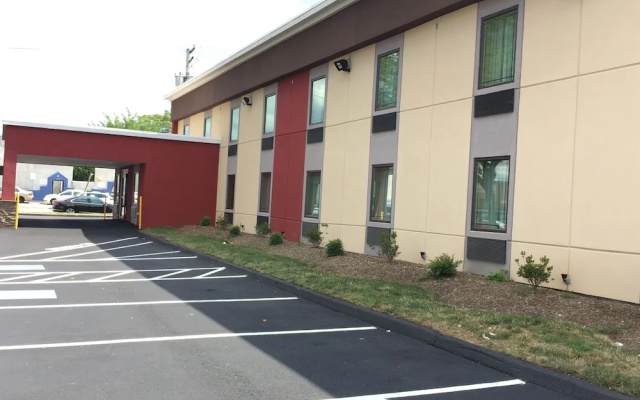 Econo Lodge Near Pimlico Racetrack