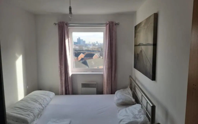 Impeccable 2-bed Apartment in Salford