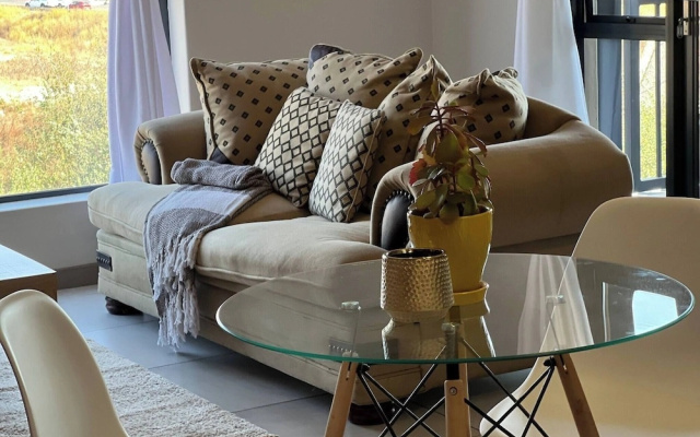 Amazing 1BR With River View in Waterfall-midrand