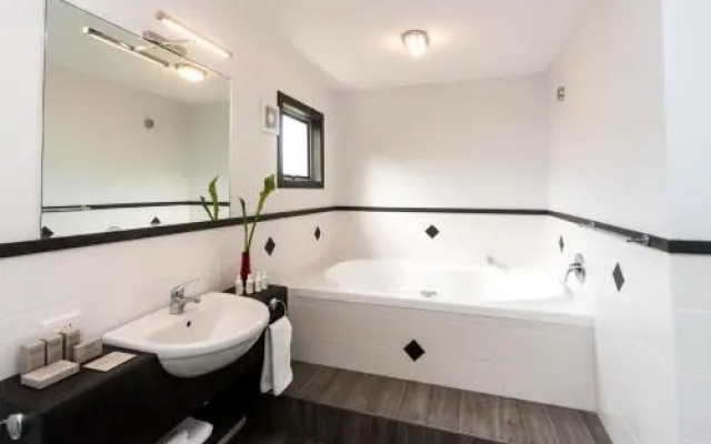 Triton Suites Motel
