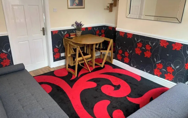 By the Sea, Sleeps 4-6, Private Patio, Nearbeach, Seasideretreat, Train to Liverpool or Chester is a hop Skip and a Jump Away