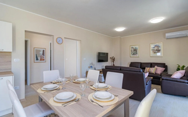 Awesome Apartment in Medulin With 3 Bedrooms and Wifi