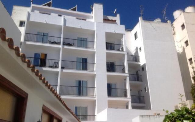 Отель Hostal Tarba вид на фасад