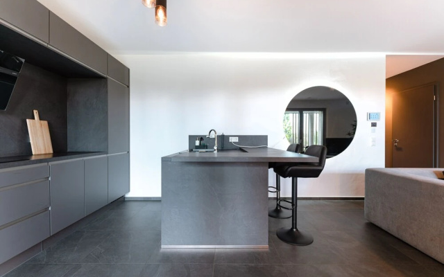 Stylish 1BR Apt w Balc Cloche dOr