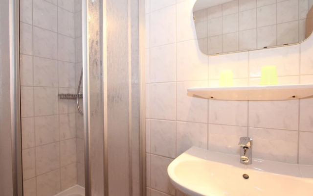 Spacious Apartment in Neukirchen am Großvenediger With Pool