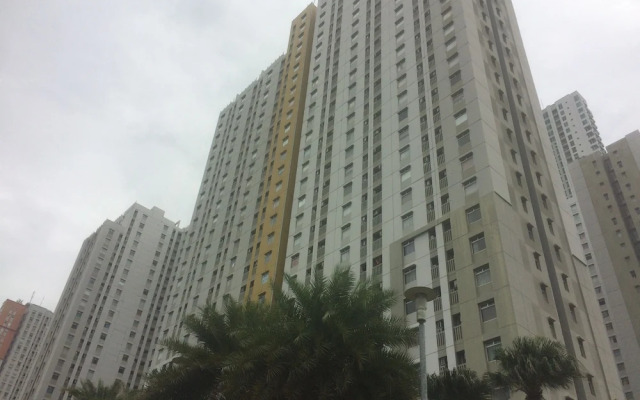 Simply Spacious 1BR Apartment at Green Bay Pluit