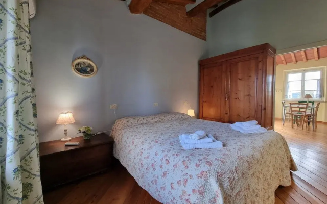 Farmhouse in Tuscany With Pool Near Montecastello