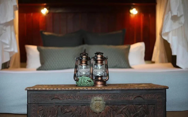 Ivory Wilderness River Rock Lodge