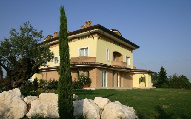 Отель Agriturismo Il Parco Di Kipo Монтефано вид на фасад